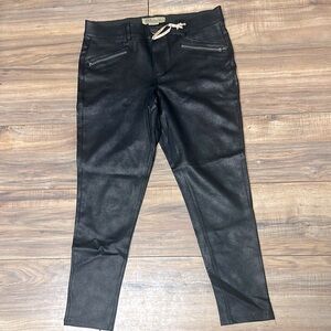 NWOT. Democracy “Ab” technology Black Textured spandex Leggings. Size 10P.